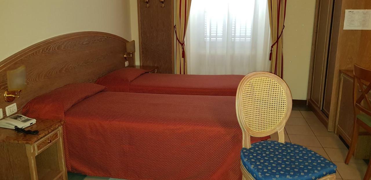 Hotel La Cupola Новара Екстер'єр фото