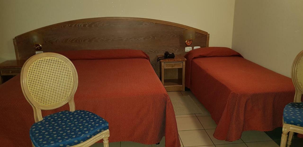 Hotel La Cupola Новара Екстер'єр фото
